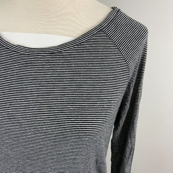 🌿4/$35 🌿AMERICAN EAGLE Soft & Sexy Black & White‎ Striped - Picture 3 of 8